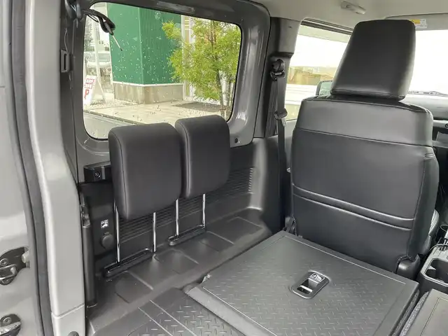 スズキ ジムニー シエラ JC 滋賀県 2023(令5)年 1.2万km ミディアムグレー ５MT/社外ルーフラック/社外ハイマウントストップランプ/社外ボンネットガード/社外リアラダー/積込夏タイヤ/６．８インチディスプレイオーディオ/（FM/AM/CD/iPod）/バックカメラ/前後ドライブレコーダー/ETC/衝突軽減ブレーキ/横滑り防止装置/レーンキープアシスト/ダウンヒルコントロール/運転席・助手席シートヒーター/運転席・助手席ドリンクホルダー/電動格納ミラー/アイドリングストップ/ステアリングスイッチ/オートライト/LEDヘッドライト/フロントフォグ/ヘッドライトウォッシャー/フルオートエアコン/ミラーヒーター/拡張シガーソケット/プッシュスタート/スマートキー/スペアキー/純正ドアバイザー