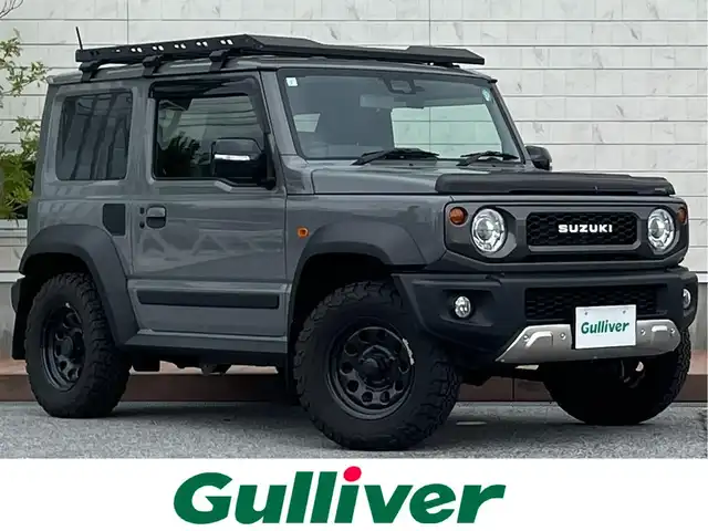 スズキ ジムニー シエラ JC 滋賀県 2023(令5)年 1.2万km ミディアムグレー ５MT/社外ルーフラック/社外ハイマウントストップランプ/社外ボンネットガード/社外リアラダー/積込夏タイヤ/６．８インチディスプレイオーディオ/（FM/AM/CD/iPod）/バックカメラ/前後ドライブレコーダー/ETC/衝突軽減ブレーキ/横滑り防止装置/レーンキープアシスト/ダウンヒルコントロール/運転席・助手席シートヒーター/運転席・助手席ドリンクホルダー/電動格納ミラー/アイドリングストップ/ステアリングスイッチ/オートライト/LEDヘッドライト/フロントフォグ/ヘッドライトウォッシャー/フルオートエアコン/ミラーヒーター/拡張シガーソケット/プッシュスタート/スマートキー/スペアキー/純正ドアバイザー