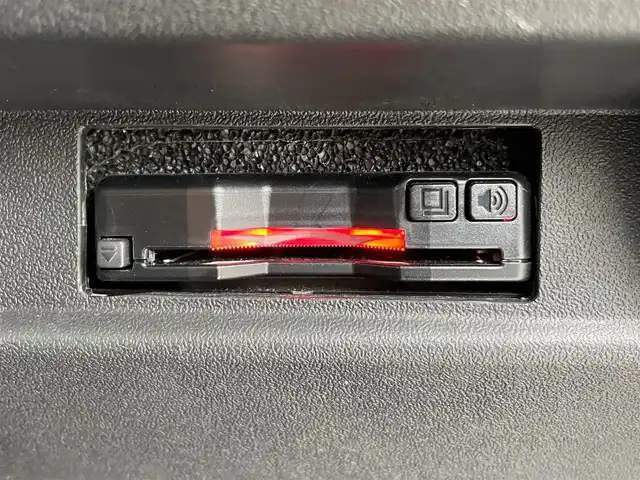 スズキ ジムニー シエラ JC 滋賀県 2023(令5)年 1.2万km ミディアムグレー ５MT/社外ルーフラック/社外ハイマウントストップランプ/社外ボンネットガード/社外リアラダー/積込夏タイヤ/６．８インチディスプレイオーディオ/（FM/AM/CD/iPod）/バックカメラ/前後ドライブレコーダー/ETC/衝突軽減ブレーキ/横滑り防止装置/レーンキープアシスト/ダウンヒルコントロール/運転席・助手席シートヒーター/運転席・助手席ドリンクホルダー/電動格納ミラー/アイドリングストップ/ステアリングスイッチ/オートライト/LEDヘッドライト/フロントフォグ/ヘッドライトウォッシャー/フルオートエアコン/ミラーヒーター/拡張シガーソケット/プッシュスタート/スマートキー/スペアキー/純正ドアバイザー
