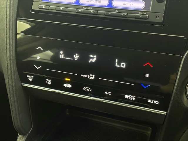 ホンダ シャトル ハイブリッド X 宮城県 2016(平28)年 7.5万km ホワイトオーキッドパール 禁煙車/あんしんパッケージ/・シティブレーキアクティブシステム/・サイドカーテンエアバッグシステム/クルーズコントロール/純正7型ナビ/・BT.CD.DVD.SD/・ワンセグTV/バックカメラ/ハーフレザシート/ビルトインETC/ドライブレコーダー（FR）/LEDヘッドライト/フォグライト/プッシュスタート/スマートキー×2/横滑り防止/パドルシフト/純正フロアマット/ドアバイザー