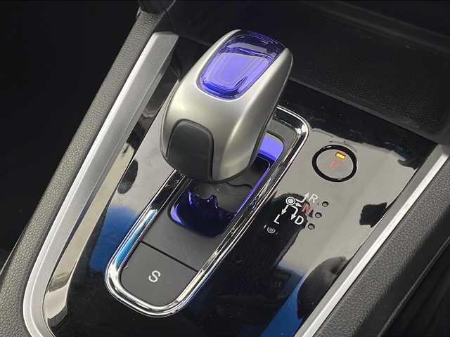 ホンダ シャトル ハイブリッド X 宮城県 2016(平28)年 7.5万km ホワイトオーキッドパール 禁煙車/あんしんパッケージ/・シティブレーキアクティブシステム/・サイドカーテンエアバッグシステム/クルーズコントロール/純正7型ナビ/・BT.CD.DVD.SD/・ワンセグTV/バックカメラ/ハーフレザシート/ビルトインETC/ドライブレコーダー（FR）/LEDヘッドライト/フォグライト/プッシュスタート/スマートキー×2/横滑り防止/パドルシフト/純正フロアマット/ドアバイザー