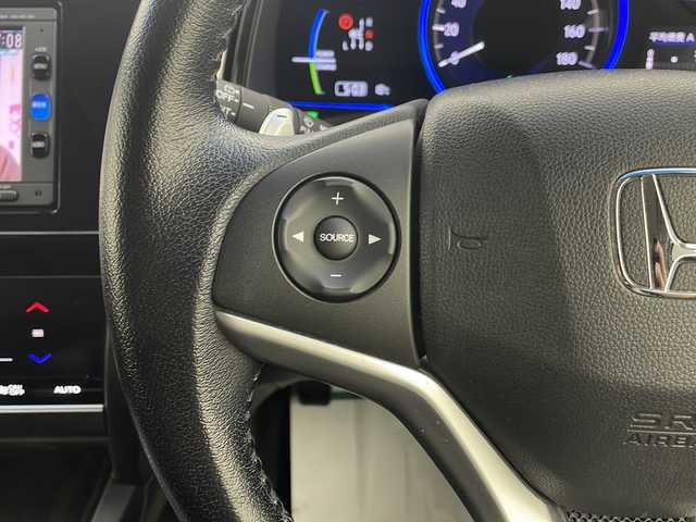 ホンダ シャトル ハイブリッド X 宮城県 2016(平28)年 7.5万km ホワイトオーキッドパール 禁煙車/あんしんパッケージ/・シティブレーキアクティブシステム/・サイドカーテンエアバッグシステム/クルーズコントロール/純正7型ナビ/・BT.CD.DVD.SD/・ワンセグTV/バックカメラ/ハーフレザシート/ビルトインETC/ドライブレコーダー（FR）/LEDヘッドライト/フォグライト/プッシュスタート/スマートキー×2/横滑り防止/パドルシフト/純正フロアマット/ドアバイザー