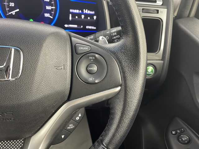 ホンダ シャトル ハイブリッド X 宮城県 2016(平28)年 7.5万km ホワイトオーキッドパール 禁煙車/あんしんパッケージ/・シティブレーキアクティブシステム/・サイドカーテンエアバッグシステム/クルーズコントロール/純正7型ナビ/・BT.CD.DVD.SD/・ワンセグTV/バックカメラ/ハーフレザシート/ビルトインETC/ドライブレコーダー（FR）/LEDヘッドライト/フォグライト/プッシュスタート/スマートキー×2/横滑り防止/パドルシフト/純正フロアマット/ドアバイザー