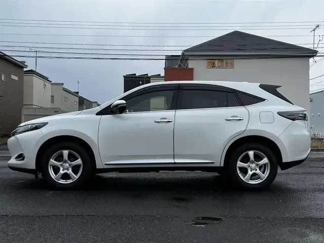 トヨタ ハリアー プレミアム 道央・札幌 2014(平26)年 5.8万km ホワイトパールクリスタルシャイン ４WD/寒冷地仕様/純正SDナビ/AM/FM/BT/SD/CD/ワンセグ/衝突被害軽減ブレーキ/横滑り防止装置/クルーズコントロール/レーンキープアシスト/バックカメラ/ビルトインETC/アイドリングストップ/ワイパーデアイサー/ECOMODE/PWRMODE/パワーバックドア/D席パワーシート/革巻きウッドコンビステアリング/自動防眩ミラー/MTモード付AT/レーダー探知機/プッシュスタート/スマートキー/LEDヘッドライト/オートライト/オートマチックハイビーム/フォグランプ/電動格納ミラー/ウィンカーミラー/純正フロアマット/ドアバイザー/スペアキー/純正エンジンスターター/純正AW付夏タイヤ積込/235/55/R18/2014年/山4mm