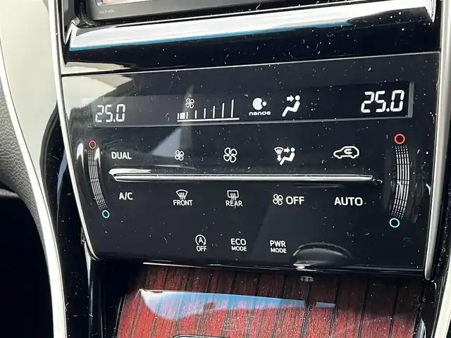 トヨタ ハリアー プレミアム 道央・札幌 2014(平26)年 5.8万km ホワイトパールクリスタルシャイン ４WD/寒冷地仕様/純正SDナビ/AM/FM/BT/SD/CD/ワンセグ/衝突被害軽減ブレーキ/横滑り防止装置/クルーズコントロール/レーンキープアシスト/バックカメラ/ビルトインETC/アイドリングストップ/ワイパーデアイサー/ECOMODE/PWRMODE/パワーバックドア/D席パワーシート/革巻きウッドコンビステアリング/自動防眩ミラー/MTモード付AT/レーダー探知機/プッシュスタート/スマートキー/LEDヘッドライト/オートライト/オートマチックハイビーム/フォグランプ/電動格納ミラー/ウィンカーミラー/純正フロアマット/ドアバイザー/スペアキー/純正エンジンスターター/純正AW付夏タイヤ積込/235/55/R18/2014年/山4mm