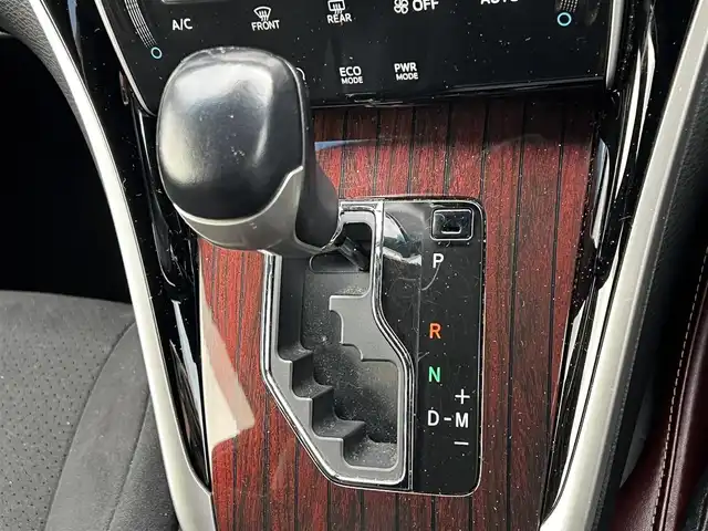 トヨタ ハリアー プレミアム 道央・札幌 2014(平26)年 5.8万km ホワイトパールクリスタルシャイン ４WD/寒冷地仕様/純正SDナビ/AM/FM/BT/SD/CD/ワンセグ/衝突被害軽減ブレーキ/横滑り防止装置/クルーズコントロール/レーンキープアシスト/バックカメラ/ビルトインETC/アイドリングストップ/ワイパーデアイサー/ECOMODE/PWRMODE/パワーバックドア/D席パワーシート/革巻きウッドコンビステアリング/自動防眩ミラー/MTモード付AT/レーダー探知機/プッシュスタート/スマートキー/LEDヘッドライト/オートライト/オートマチックハイビーム/フォグランプ/電動格納ミラー/ウィンカーミラー/純正フロアマット/ドアバイザー/スペアキー/純正エンジンスターター/純正AW付夏タイヤ積込/235/55/R18/2014年/山4mm