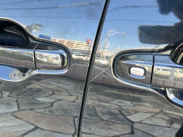 トヨタ シエンタ ハイブリッド G 静岡県 2016(平28)年 8.9万km ブラックマイカ 純正ナビ/・FM/AM/・CD/DVD/・TV/・SD録音/・Bluetooth/主要装備/・バックカメラ/・両側パワースライドドア/・ＥＴＣ/・ステアリングリモコン/・プッシュスタート/・オートエアコン/・横滑り防止装置/・純正ホイールキャップ/・ハロゲンヘッドライト/・純正フロアマット/・マニュアルレベリング