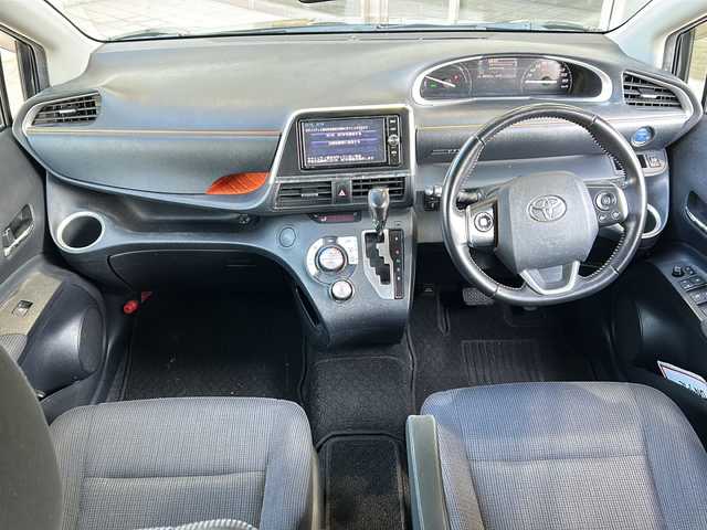 トヨタ シエンタ ハイブリッド G 静岡県 2016(平28)年 8.9万km ブラックマイカ 純正ナビ/・FM/AM/・CD/DVD/・TV/・SD録音/・Bluetooth/主要装備/・バックカメラ/・両側パワースライドドア/・ＥＴＣ/・ステアリングリモコン/・プッシュスタート/・オートエアコン/・横滑り防止装置/・純正ホイールキャップ/・ハロゲンヘッドライト/・純正フロアマット/・マニュアルレベリング