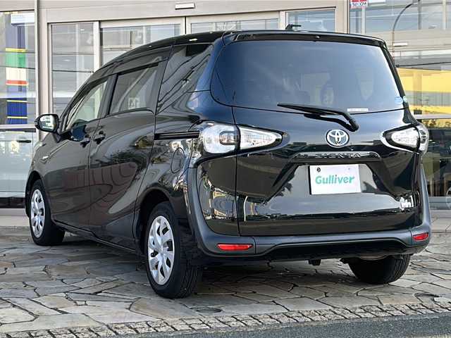 トヨタ シエンタ ハイブリッド G 静岡県 2016(平28)年 8.9万km ブラックマイカ 純正ナビ/・FM/AM/・CD/DVD/・TV/・SD録音/・Bluetooth/主要装備/・バックカメラ/・両側パワースライドドア/・ＥＴＣ/・ステアリングリモコン/・プッシュスタート/・オートエアコン/・横滑り防止装置/・純正ホイールキャップ/・ハロゲンヘッドライト/・純正フロアマット/・マニュアルレベリング