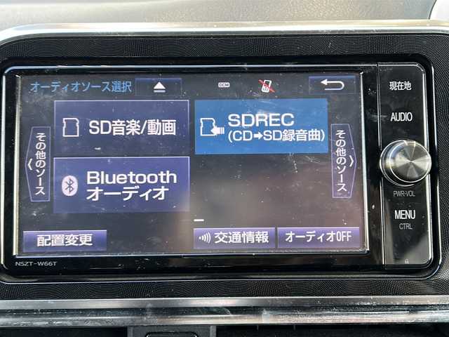 トヨタ シエンタ ハイブリッド G 静岡県 2016(平28)年 8.9万km ブラックマイカ 純正ナビ/・FM/AM/・CD/DVD/・TV/・SD録音/・Bluetooth/主要装備/・バックカメラ/・両側パワースライドドア/・ＥＴＣ/・ステアリングリモコン/・プッシュスタート/・オートエアコン/・横滑り防止装置/・純正ホイールキャップ/・ハロゲンヘッドライト/・純正フロアマット/・マニュアルレベリング