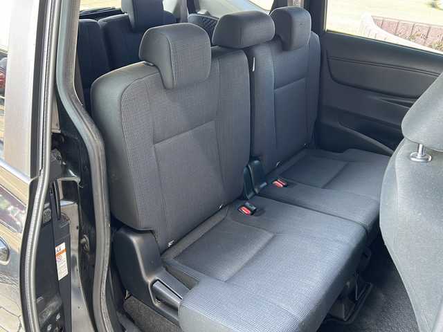 トヨタ シエンタ ハイブリッド G 静岡県 2016(平28)年 8.9万km ブラックマイカ 純正ナビ/・FM/AM/・CD/DVD/・TV/・SD録音/・Bluetooth/主要装備/・バックカメラ/・両側パワースライドドア/・ＥＴＣ/・ステアリングリモコン/・プッシュスタート/・オートエアコン/・横滑り防止装置/・純正ホイールキャップ/・ハロゲンヘッドライト/・純正フロアマット/・マニュアルレベリング