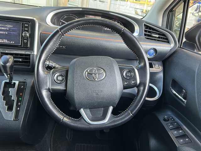 トヨタ シエンタ ハイブリッド G 静岡県 2016(平28)年 8.9万km ブラックマイカ 純正ナビ/・FM/AM/・CD/DVD/・TV/・SD録音/・Bluetooth/主要装備/・バックカメラ/・両側パワースライドドア/・ＥＴＣ/・ステアリングリモコン/・プッシュスタート/・オートエアコン/・横滑り防止装置/・純正ホイールキャップ/・ハロゲンヘッドライト/・純正フロアマット/・マニュアルレベリング