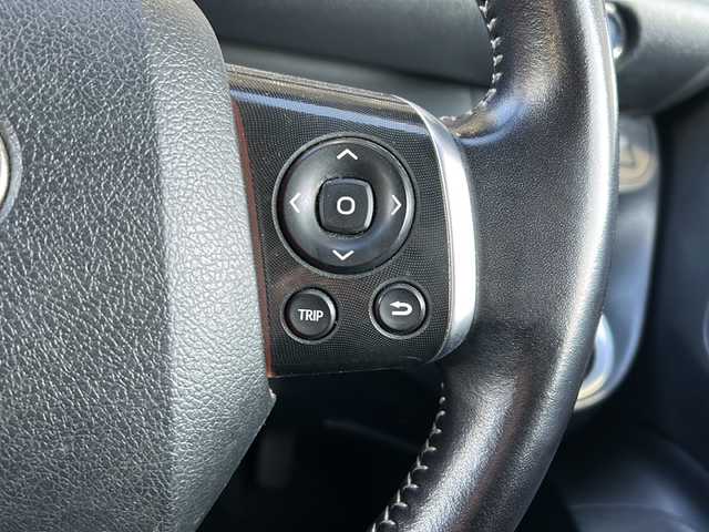 トヨタ シエンタ ハイブリッド G 静岡県 2016(平28)年 8.9万km ブラックマイカ 純正ナビ/・FM/AM/・CD/DVD/・TV/・SD録音/・Bluetooth/主要装備/・バックカメラ/・両側パワースライドドア/・ＥＴＣ/・ステアリングリモコン/・プッシュスタート/・オートエアコン/・横滑り防止装置/・純正ホイールキャップ/・ハロゲンヘッドライト/・純正フロアマット/・マニュアルレベリング