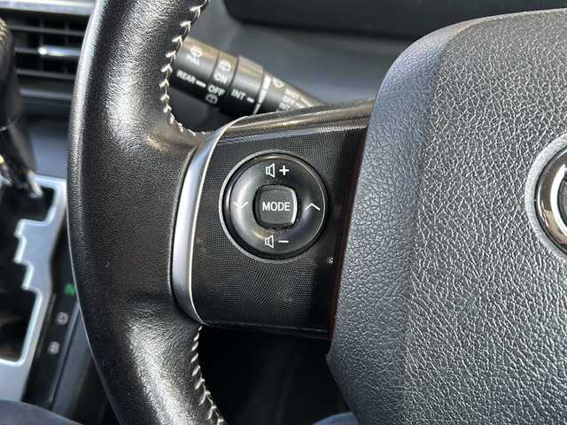 トヨタ シエンタ ハイブリッド G 静岡県 2016(平28)年 8.9万km ブラックマイカ 純正ナビ/・FM/AM/・CD/DVD/・TV/・SD録音/・Bluetooth/主要装備/・バックカメラ/・両側パワースライドドア/・ＥＴＣ/・ステアリングリモコン/・プッシュスタート/・オートエアコン/・横滑り防止装置/・純正ホイールキャップ/・ハロゲンヘッドライト/・純正フロアマット/・マニュアルレベリング