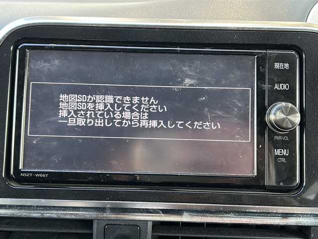 トヨタ シエンタ ハイブリッド G 静岡県 2016(平28)年 8.9万km ブラックマイカ 純正ナビ/・FM/AM/・CD/DVD/・TV/・SD録音/・Bluetooth/主要装備/・バックカメラ/・両側パワースライドドア/・ＥＴＣ/・ステアリングリモコン/・プッシュスタート/・オートエアコン/・横滑り防止装置/・純正ホイールキャップ/・ハロゲンヘッドライト/・純正フロアマット/・マニュアルレベリング