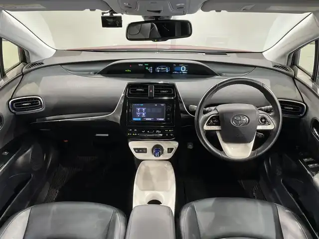 トヨタ プリウス A ツーリングセレクション 愛知県 2016(平28)年 7.8万km エモーショナルレッド 純正ナビ/（フルセグTV/Bluetooth/AM/FM）/衝突軽減ブレーキ/レーダークルーズコントロール/ビルトインETC/バックカメラ/ドライブレコーダー/コーナーセンサー/レーンキープアシスト/パーキングアシスト/プッシュスタート/スマートキー/純正フロアマット/純正17インチアルミホイール/オートライト