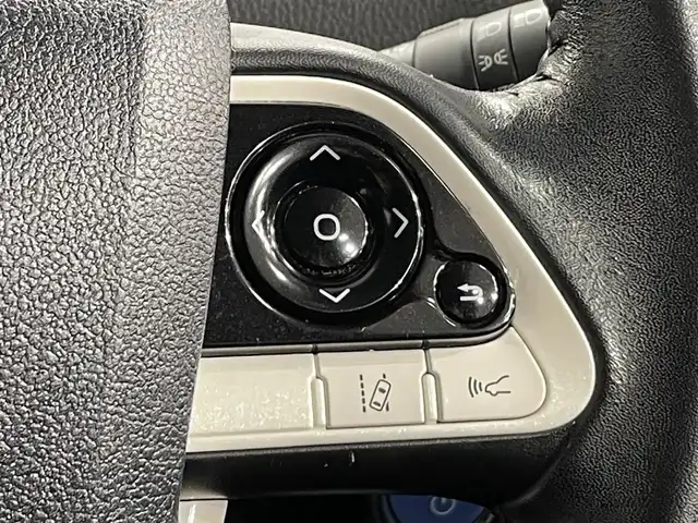 トヨタ プリウス A ツーリングセレクション 愛知県 2016(平28)年 7.8万km エモーショナルレッド 純正ナビ/（フルセグTV/Bluetooth/AM/FM）/衝突軽減ブレーキ/レーダークルーズコントロール/ビルトインETC/バックカメラ/ドライブレコーダー/コーナーセンサー/レーンキープアシスト/パーキングアシスト/プッシュスタート/スマートキー/純正フロアマット/純正17インチアルミホイール/オートライト