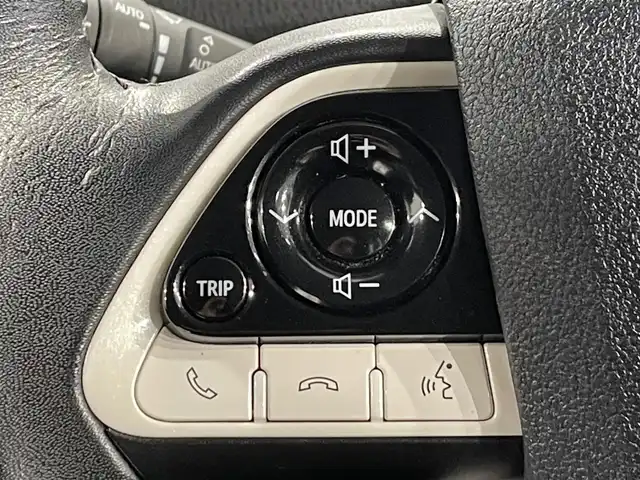 トヨタ プリウス A ツーリングセレクション 愛知県 2016(平28)年 7.8万km エモーショナルレッド 純正ナビ/（フルセグTV/Bluetooth/AM/FM）/衝突軽減ブレーキ/レーダークルーズコントロール/ビルトインETC/バックカメラ/ドライブレコーダー/コーナーセンサー/レーンキープアシスト/パーキングアシスト/プッシュスタート/スマートキー/純正フロアマット/純正17インチアルミホイール/オートライト