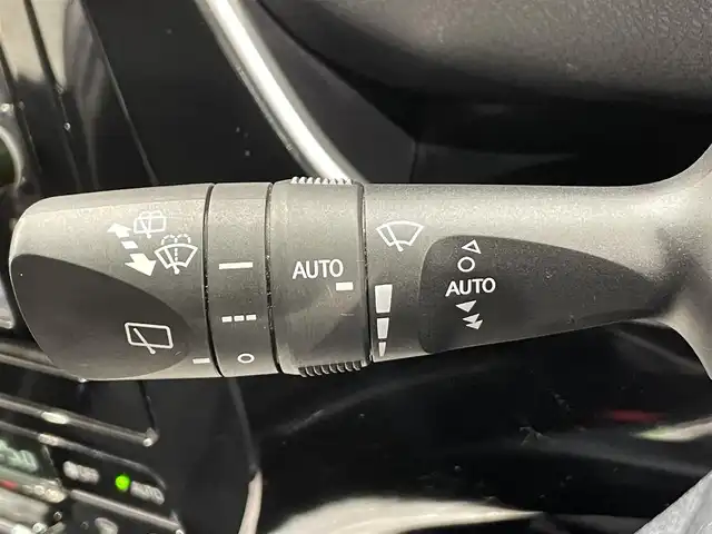 トヨタ プリウス A ツーリングセレクション 愛知県 2016(平28)年 7.8万km エモーショナルレッド 純正ナビ/（フルセグTV/Bluetooth/AM/FM）/衝突軽減ブレーキ/レーダークルーズコントロール/ビルトインETC/バックカメラ/ドライブレコーダー/コーナーセンサー/レーンキープアシスト/パーキングアシスト/プッシュスタート/スマートキー/純正フロアマット/純正17インチアルミホイール/オートライト