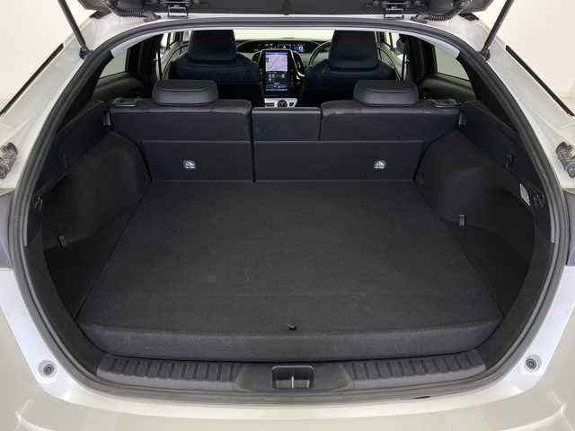 トヨタ プリウス ＰＨＶ A 宮城県 2017(平29)年 5.4万km ホワイトパールクリスタルシャイン 禁煙車/トヨタセーフティセンス/・プリクラッシュセーフティ/・レーンキープアシスト/・レーダークルーズコントロール/・オートマチックハイビーム/・ブラインドスポットモニター/・クリアランスソナー/・駐車支援システム/純正11.6インチナビ/・BT/USB/AUX/フルセグテレビ/バックカメラ/前席シートヒーター/ステアリングヒーター/ビルトインETC2.0/ステアリングスイッチ/プッシュスタート/スマートキー×2/LEDヘッドライト/LEDフォグランプ/純正15インチアルミホイール/純正フロアマット/アイドリングストップ/横滑り防止装置