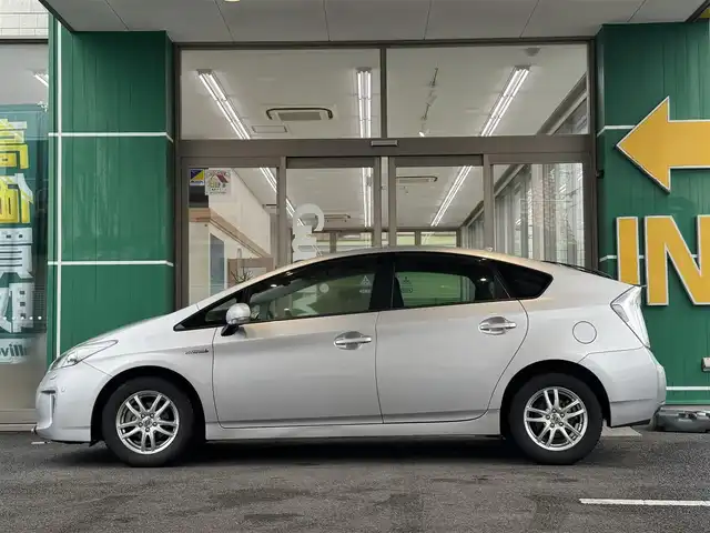 トヨタ プリウス G ツーリングセレクション 静岡県 2012(平24)年 6万km シルバーM 純正HDDナビ/・フルセグ/・DVD再生/・CD再生/・CD録音/・USB/AUX/バックカメラ/クルーズコントロール/ETC/KENWOODドライブレコーダー/・DRV-335/ヘッドアップディスプレイ/ハーフレザーシート/運転席パワーシート/・ランバーサポート付き/本革巻きステアリング/オールオートウィンドウ/オートライト/オートワイパー/フォグライト/ヘッドライトウォッシャー/純正フロアマット/ドアバイザー/プッシュスタート/スマートキー×2/DOORAアルミホイール/・スタッドレスタイヤ/純正アルミホイール×4車内積み込み/・215/45R17/取扱説明書/新車保証書