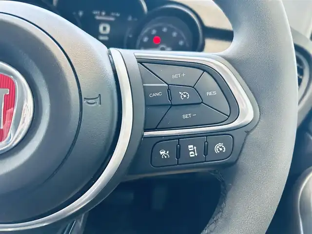 フィアット フィアット ５００Ｘ クラブ 大阪府 2023(令5)年 1.7万km 白 純正ディスプレイオーディオ/applecarplay/バックカメラ/ACC/純正17インチAW/LEDヘッドライト/ブラインドスポット/クリアランスソナー/スマートキー/ETC/ドラレコ
