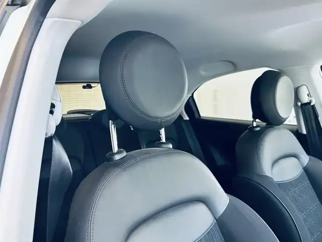 フィアット フィアット ５００Ｘ クラブ 大阪府 2023(令5)年 1.7万km 白 純正ディスプレイオーディオ/applecarplay/バックカメラ/ACC/純正17インチAW/LEDヘッドライト/ブラインドスポット/クリアランスソナー/スマートキー/ETC/ドラレコ