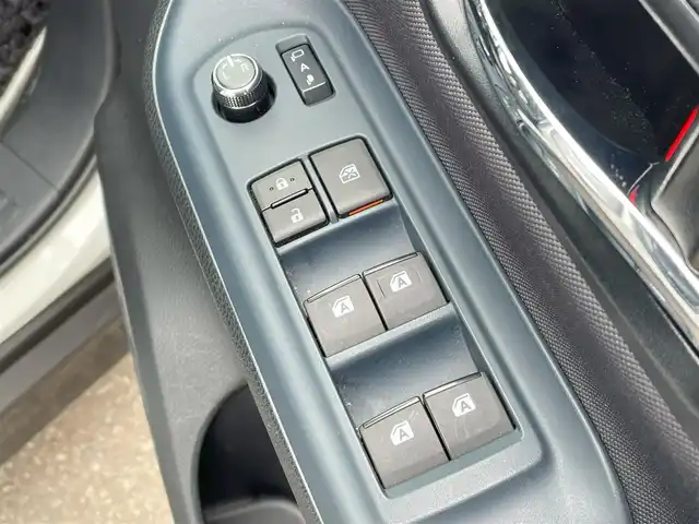 トヨタ ヴォクシー ZS 煌Ⅱ 道東・釧路十勝 2016(平28)年 5.5万km ホワイトパールクリスタルシャイン 4WD/ワンオーナー/寒冷地仕様車/Toyota Ssrty Sense C/・PCS(プリクラッシュセーフティシステム)/・LDA(レーンディパーチャーアラート)/・オートマチックハイビーム/・先行車発進告知機能/TRDフルエアロ/ (フロント/サイド/リア/リアアンダー)/社外メモリナビ/ (CD/DVD/BT)/フルセグTV/バックカメラ/ビルトインETC/社外ドライブレコーダー/両側パワースライドドア/革巻きステアリング/ステアリングスイッチ/クルーズコントロール/プッシュスタート/スマートキー/スペアキー/純正16インチAW/社外16インチAW付スタッドレスタイヤ積込/オートライト/純正LEDヘッドライト/フォグランプ/ウインカーミラー/電動格納ミラー/純正ドアバイザー/純正フロアマット/アイドリングストップ/横滑り防止装置/ナビ取扱説明書/取扱説明書/保証書