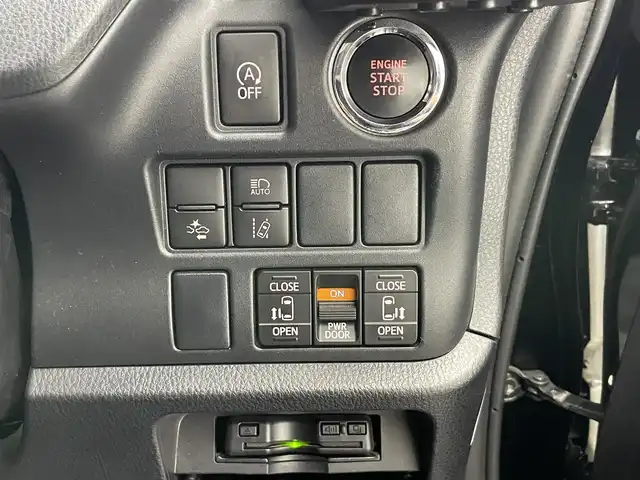 トヨタ ヴォクシー ZS 煌 愛知県 2018(平30)年 6.4万km ブラック 純正１０型ナビ　純正１２．１型後席モニター　モデリスタエアロ　バックカメラ　純正ドラレコ　クルーズコントロール　デジタルミラー型ドラレコ　セーフティセンス　衝突軽減　コーナーセンサー　ＬＥＤオートライト　レザー調シートカバー　ETC　禁煙車