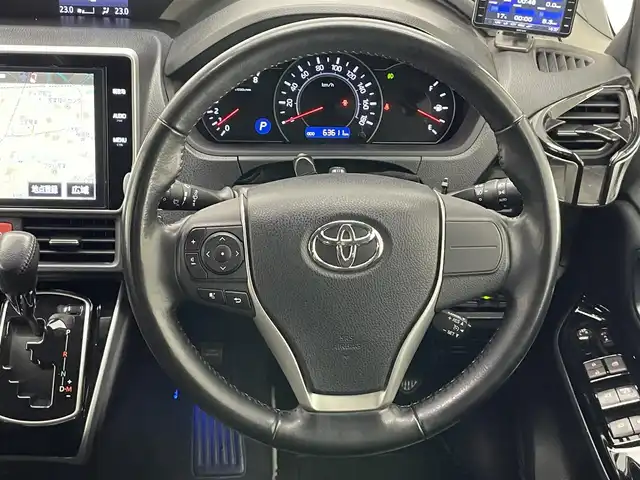 トヨタ ヴォクシー ZS 煌 愛知県 2018(平30)年 6.4万km ブラック 純正１０型ナビ　純正１２．１型後席モニター　モデリスタエアロ　バックカメラ　純正ドラレコ　クルーズコントロール　デジタルミラー型ドラレコ　セーフティセンス　衝突軽減　コーナーセンサー　ＬＥＤオートライト　レザー調シートカバー　ETC　禁煙車