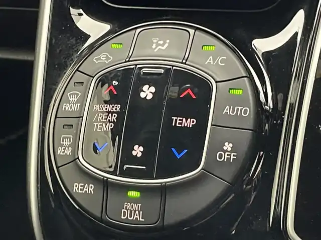 トヨタ ヴォクシー ZS 煌 愛知県 2018(平30)年 6.4万km ブラック 純正１０型ナビ　純正１２．１型後席モニター　モデリスタエアロ　バックカメラ　純正ドラレコ　クルーズコントロール　デジタルミラー型ドラレコ　セーフティセンス　衝突軽減　コーナーセンサー　ＬＥＤオートライト　レザー調シートカバー　ETC　禁煙車