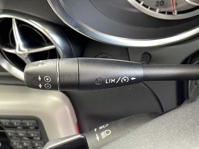メルセデス・ベンツ ＳＬＫ３５０ ブルーエフィシェンシー 鹿児島県 2012(平24)年 4万km 白 純正ナビ/harman/kardonプレミアムサウンド/クルーズコントロール/パワーシート/レザーシート/シートヒーター/エアスカーフ/純正ドライブレコーダー/オープンカー/取説、保証書