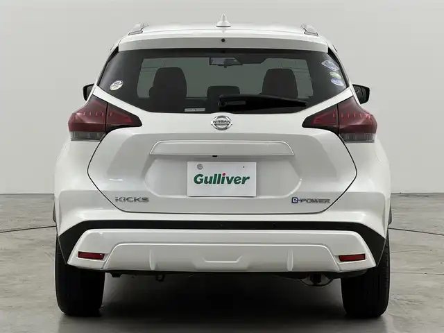 日産 キックス X ツートーンインテリアED 福岡県 2021(令3)年 2万km ブリリアントホワイトパール 純正９型ナビ／フルセグＴＶ　/全方位カメラ　/デジタルインナーミラー　/ドラレコ　/ＥＴＣ　/プロパイロット　/コーナーセンサー　/エマージェンシーブレーキ　/レーンキープ　/シートヒーター　/ステアリングヒーター　/純正１７インチＡＷ