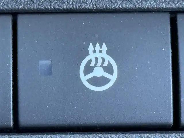 日産 キックス X ツートーンインテリアED 福岡県 2021(令3)年 2万km ブリリアントホワイトパール 純正９型ナビ／フルセグＴＶ　/全方位カメラ　/デジタルインナーミラー　/ドラレコ　/ＥＴＣ　/プロパイロット　/コーナーセンサー　/エマージェンシーブレーキ　/レーンキープ　/シートヒーター　/ステアリングヒーター　/純正１７インチＡＷ