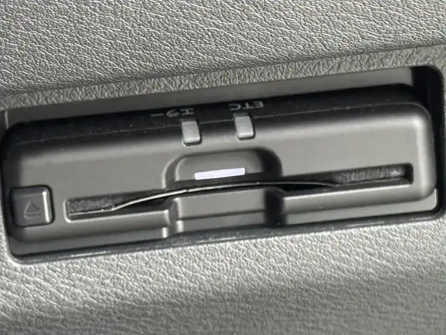 日産 キックス X ツートーンインテリアED 福岡県 2021(令3)年 2万km ブリリアントホワイトパール 純正９型ナビ／フルセグＴＶ　/全方位カメラ　/デジタルインナーミラー　/ドラレコ　/ＥＴＣ　/プロパイロット　/コーナーセンサー　/エマージェンシーブレーキ　/レーンキープ　/シートヒーター　/ステアリングヒーター　/純正１７インチＡＷ