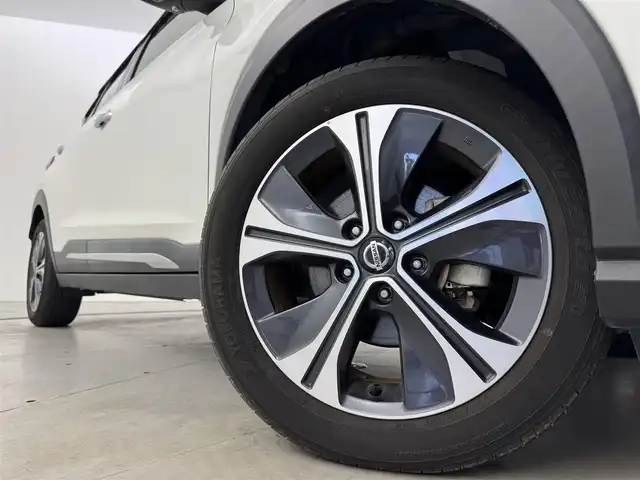 日産 キックス X ツートーンインテリアED 福岡県 2021(令3)年 2万km ブリリアントホワイトパール 純正９型ナビ／フルセグＴＶ　/全方位カメラ　/デジタルインナーミラー　/ドラレコ　/ＥＴＣ　/プロパイロット　/コーナーセンサー　/エマージェンシーブレーキ　/レーンキープ　/シートヒーター　/ステアリングヒーター　/純正１７インチＡＷ