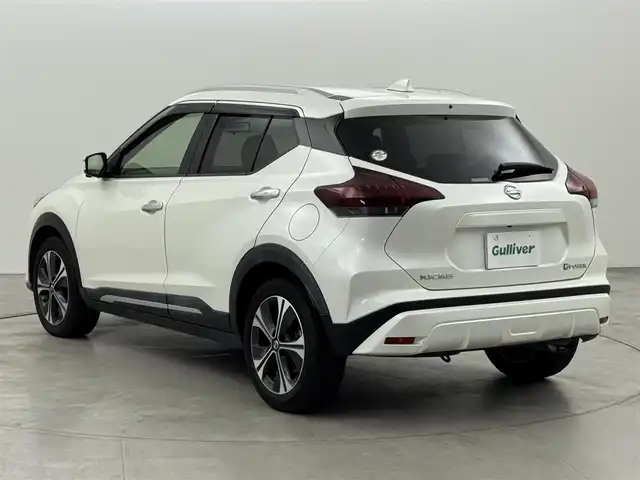 日産 キックス X ツートーンインテリアED 福岡県 2021(令3)年 2万km ブリリアントホワイトパール 純正９型ナビ／フルセグＴＶ　/全方位カメラ　/デジタルインナーミラー　/ドラレコ　/ＥＴＣ　/プロパイロット　/コーナーセンサー　/エマージェンシーブレーキ　/レーンキープ　/シートヒーター　/ステアリングヒーター　/純正１７インチＡＷ