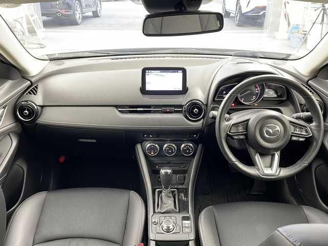 マツダ ＣＸ－３ XDプロアクティブSパッケージ 兵庫県 2018(平30)年 4.2万km セラミックM ・純正SDナビ/・CD/DVD/BT/USB/AUX/・フルセグTV/・衝突軽減システム/・横滑り防止装置/・レーンキープアシスト/・クリアランスソナー/・前後コーナーセンサー/・アラウンドビューモニター/・電動パーキングブレーキ/・オートホールド/・レーダークルーズコントロール/・パドルシフト/・LEDオートライト/・オートマチックハイビーム/・HUD/・BSM/・４WD/・シートヒーター（運転席＋助手席）/・パワーシート（運転席）/・メモリーシート（運転席）/・ステアリングヒーター/・ハーフレザー/・革巻きステアリング/・ETC/・スマートキー/・プッシュスタート/・純正１８インチアルミホイール/・純正フロアマット