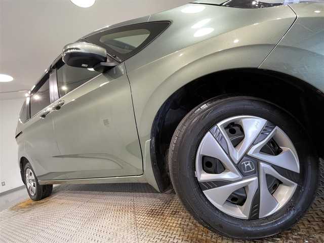ホンダ フリード＋ ハイブリット G 愛知県 2023(令5)年 2.2万km シルバーミストグリーンM 純正ナビ　/（CD・DVD再生/FM/AM/フルセグTV/iPod/SD)/ホンダセンシング　/　　-衝突軽減ブレーキ　/　　-誤発進抑制機能/　　-アダプティブクルーズコントロール　/　　-路外逸脱抑制機能　/　　-車線維持支援システム/　　-先行車発進お知らせ/　　-標識認識機能/両側パワースライドドア　/シートヒーター　/ビルトインＥＴＣ　/バックカメラ　/前後ドライブレコーダー　/パーキングセンサー　/ＬＥＤヘッドライト/ウインドシールドデアイサー/純正フロアマット/後席サンバイザー/プッシュスタート/　　-スマートキー