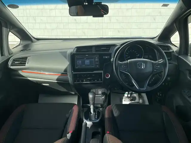 ホンダ フィット RS ホンダセンシング 山形県 2017(平29)年 6.1万km シャイニンググレーM ワンオーナ/衝突軽減ブレーキ/レーダークルーズコントロール/レーンキープアシスト/純正ディスプレイオーディオ（ワンセグ/CD/USB）/バックカメラ/社外前後ドライブレコーダー/革巻きステアリング/パドルシフト/ステアリングスイッチ/ビルトインETC/LEDヘッドライト/フォグランプ/ウィンカーミラー/アイドリングストップ/フロアマット/ドアバイザー/保証書/取扱説明書/社外AW付きスタッドレス積み込み（2016年製5分山）