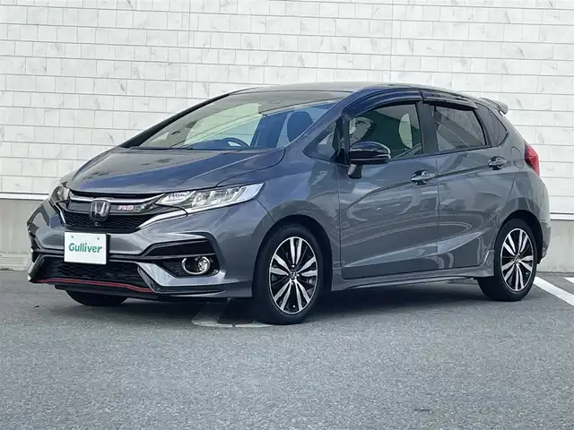 ホンダ フィット RS ホンダセンシング 山形県 2017(平29)年 6.1万km シャイニンググレーM ワンオーナ/衝突軽減ブレーキ/レーダークルーズコントロール/レーンキープアシスト/純正ディスプレイオーディオ（ワンセグ/CD/USB）/バックカメラ/社外前後ドライブレコーダー/革巻きステアリング/パドルシフト/ステアリングスイッチ/ビルトインETC/LEDヘッドライト/フォグランプ/ウィンカーミラー/アイドリングストップ/フロアマット/ドアバイザー/保証書/取扱説明書/社外AW付きスタッドレス積み込み（2016年製5分山）