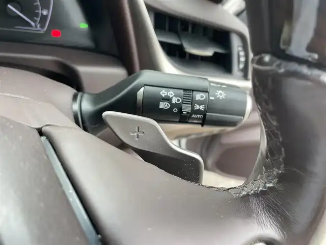 レクサス ＥＳ 300h バージョンL 富山県 2019(平31)年 6.2万km ソニッククォーツ サンルーフ/白革/パノラミックビューモニター/メーカーナビ/フルセグＴＶ/Bluetooth/ＤＶＤ再生/ビルトインＥＴＣ2.0/パワーバックドア/全席パワーシート/全席シートヒーター/前席エアシート/ステアリングヒーター/スマートキー/プッシュスタートエンジン/セーフティセンス/レーダークルーズコントロール/レーンキープアシスト/オートマチックハイビーム/ＡＣ１００Ｖ電源/ＭＴモード付ＡＴ/パドルシフト