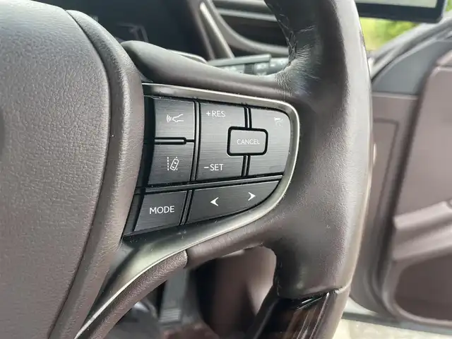 レクサス ＥＳ 300h バージョンL 富山県 2019(平31)年 6.2万km ソニッククォーツ サンルーフ/白革/パノラミックビューモニター/メーカーナビ/フルセグＴＶ/Bluetooth/ＤＶＤ再生/ビルトインＥＴＣ2.0/パワーバックドア/全席パワーシート/全席シートヒーター/前席エアシート/ステアリングヒーター/スマートキー/プッシュスタートエンジン/セーフティセンス/レーダークルーズコントロール/レーンキープアシスト/オートマチックハイビーム/ＡＣ１００Ｖ電源/ＭＴモード付ＡＴ/パドルシフト
