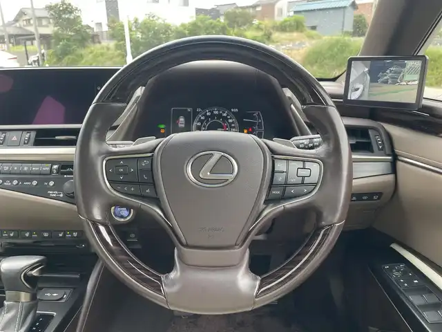 レクサス ＥＳ 300h バージョンL 富山県 2019(平31)年 6.2万km ソニッククォーツ サンルーフ/白革/パノラミックビューモニター/メーカーナビ/フルセグＴＶ/Bluetooth/ＤＶＤ再生/ビルトインＥＴＣ2.0/パワーバックドア/全席パワーシート/全席シートヒーター/前席エアシート/ステアリングヒーター/スマートキー/プッシュスタートエンジン/セーフティセンス/レーダークルーズコントロール/レーンキープアシスト/オートマチックハイビーム/ＡＣ１００Ｖ電源/ＭＴモード付ＡＴ/パドルシフト