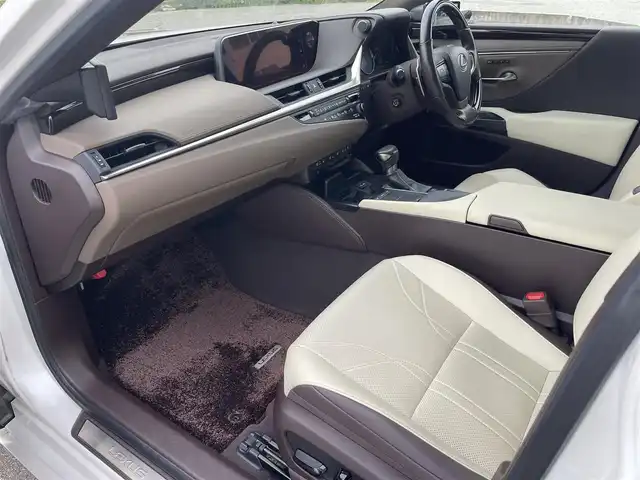 レクサス ＥＳ 300h バージョンL 富山県 2019(平31)年 6.2万km ソニッククォーツ サンルーフ/白革/パノラミックビューモニター/メーカーナビ/フルセグＴＶ/Bluetooth/ＤＶＤ再生/ビルトインＥＴＣ2.0/パワーバックドア/全席パワーシート/全席シートヒーター/前席エアシート/ステアリングヒーター/スマートキー/プッシュスタートエンジン/セーフティセンス/レーダークルーズコントロール/レーンキープアシスト/オートマチックハイビーム/ＡＣ１００Ｖ電源/ＭＴモード付ＡＴ/パドルシフト
