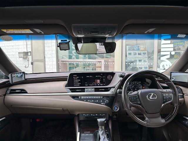 レクサス ＥＳ 300h バージョンL 埼玉県 2019(平31)年 6.2万km ソニッククォーツ サンルーフ/メーカーナビ/【CD/DVD/フルセグ/Bluetooth】/パノラミックビューモニター/ＥＴＣ/3眼LEDヘッドライト/パワーバックドア/パワーシート/シートヒーター/エアシート/ステアリングヒーター/レーダークルーズコントロール/デジタルアウターミラー/ブラインドスポットモニター/レーンキープアシスト/オートマチックハイビーム/ＡＣ１００Ｖ電源/ＭＴモード付ＡＴ/パドルシフト