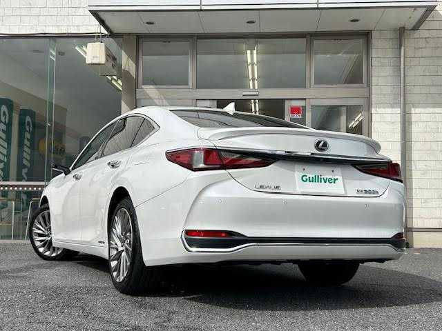 レクサス ＥＳ 300h バージョンL 埼玉県 2019(平31)年 6.2万km ソニッククォーツ サンルーフ/メーカーナビ/【CD/DVD/フルセグ/Bluetooth】/パノラミックビューモニター/ＥＴＣ/3眼LEDヘッドライト/パワーバックドア/パワーシート/シートヒーター/エアシート/ステアリングヒーター/レーダークルーズコントロール/デジタルアウターミラー/ブラインドスポットモニター/レーンキープアシスト/オートマチックハイビーム/ＡＣ１００Ｖ電源/ＭＴモード付ＡＴ/パドルシフト