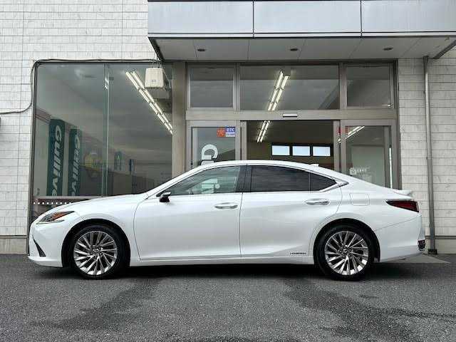レクサス ＥＳ 300h バージョンL 埼玉県 2019(平31)年 6.2万km ソニッククォーツ サンルーフ/メーカーナビ/【CD/DVD/フルセグ/Bluetooth】/パノラミックビューモニター/ＥＴＣ/3眼LEDヘッドライト/パワーバックドア/パワーシート/シートヒーター/エアシート/ステアリングヒーター/レーダークルーズコントロール/デジタルアウターミラー/ブラインドスポットモニター/レーンキープアシスト/オートマチックハイビーム/ＡＣ１００Ｖ電源/ＭＴモード付ＡＴ/パドルシフト