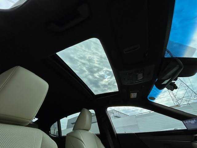 レクサス ＥＳ 300h バージョンL 埼玉県 2019(平31)年 6.2万km ソニッククォーツ サンルーフ/メーカーナビ/【CD/DVD/フルセグ/Bluetooth】/パノラミックビューモニター/ＥＴＣ/3眼LEDヘッドライト/パワーバックドア/パワーシート/シートヒーター/エアシート/ステアリングヒーター/レーダークルーズコントロール/デジタルアウターミラー/ブラインドスポットモニター/レーンキープアシスト/オートマチックハイビーム/ＡＣ１００Ｖ電源/ＭＴモード付ＡＴ/パドルシフト