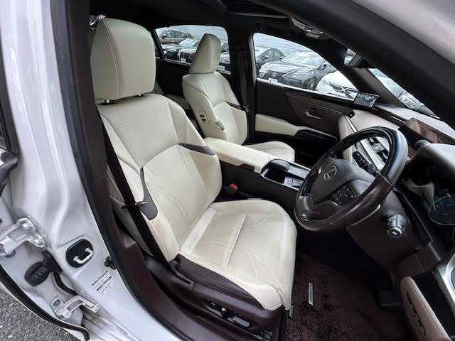 レクサス ＥＳ 300h バージョンL 埼玉県 2019(平31)年 6.2万km ソニッククォーツ サンルーフ/メーカーナビ/【CD/DVD/フルセグ/Bluetooth】/パノラミックビューモニター/ＥＴＣ/3眼LEDヘッドライト/パワーバックドア/パワーシート/シートヒーター/エアシート/ステアリングヒーター/レーダークルーズコントロール/デジタルアウターミラー/ブラインドスポットモニター/レーンキープアシスト/オートマチックハイビーム/ＡＣ１００Ｖ電源/ＭＴモード付ＡＴ/パドルシフト